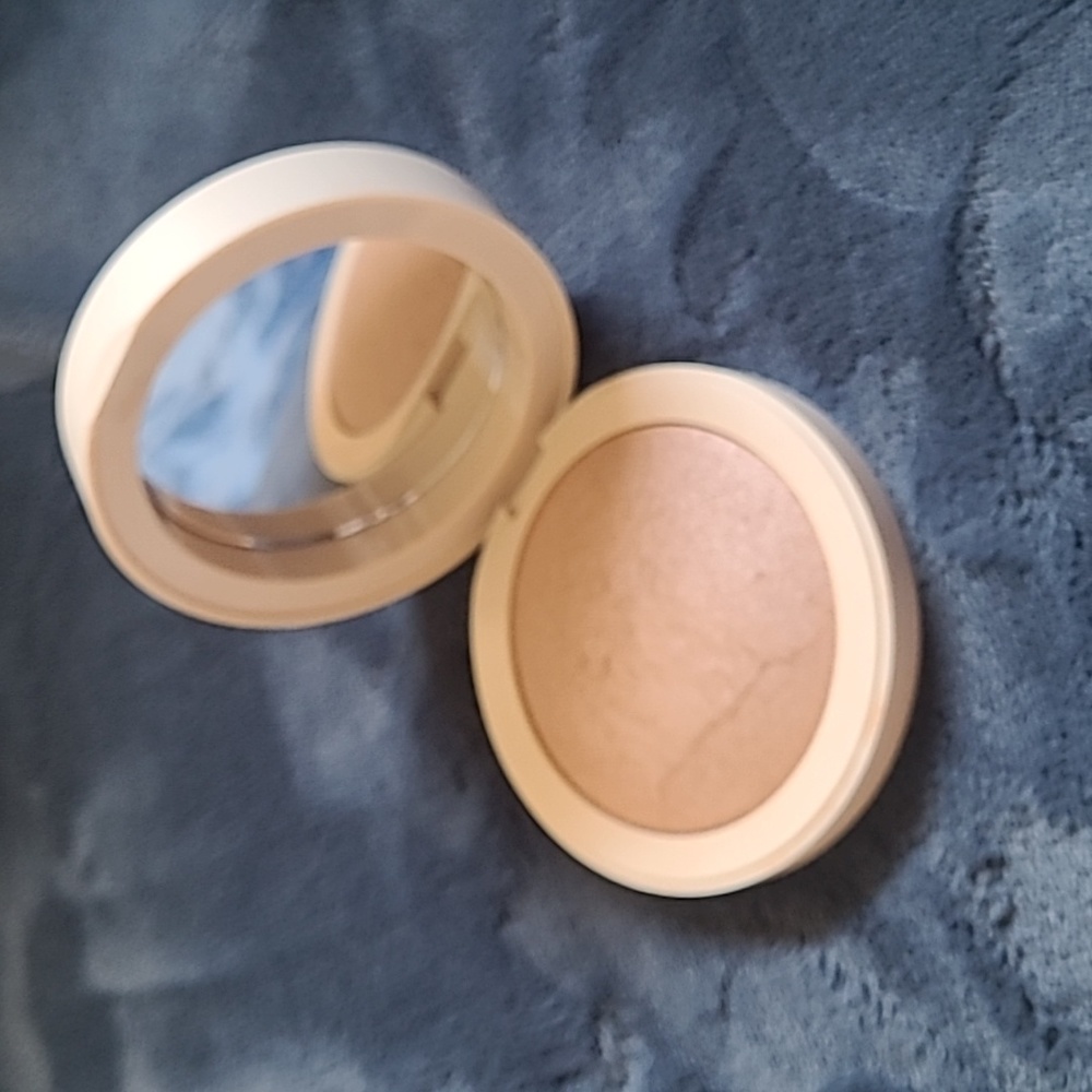 EM Cosmetics Heaven's Glow "Baroque"